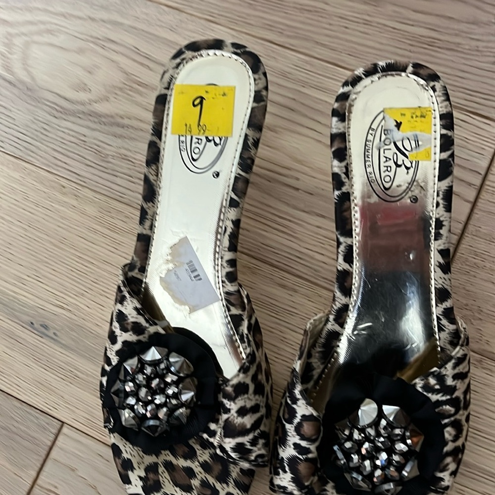 Cute open toed heels. Kitten heel. Size 9